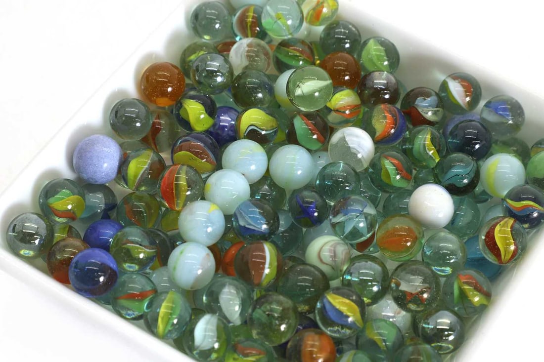 A collection of glass marbles, 20th century, - 3