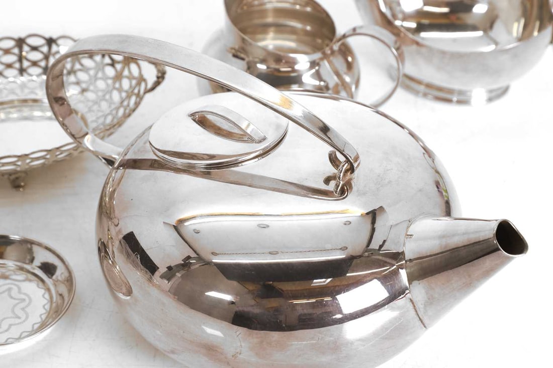 A collection of silver items, 20th century, - 2