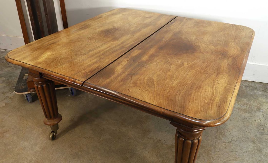 A William IV mahogany extending dining table, second quarter 19th century, - 2