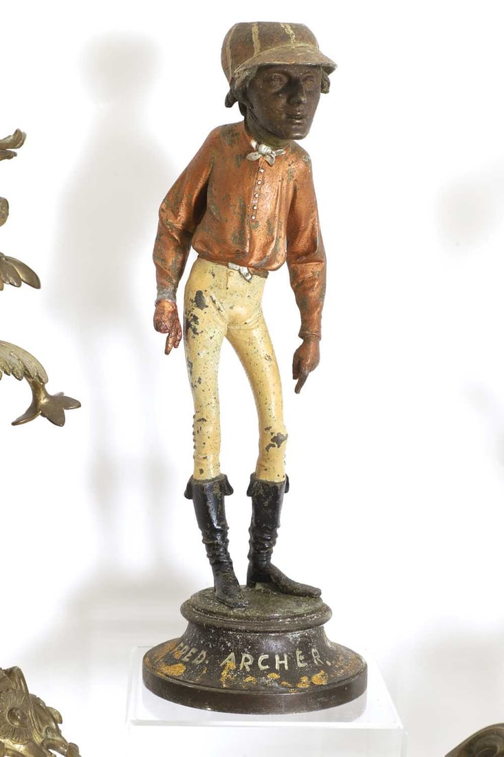 A collection of brass and cast items, late 19th century and later, - 3