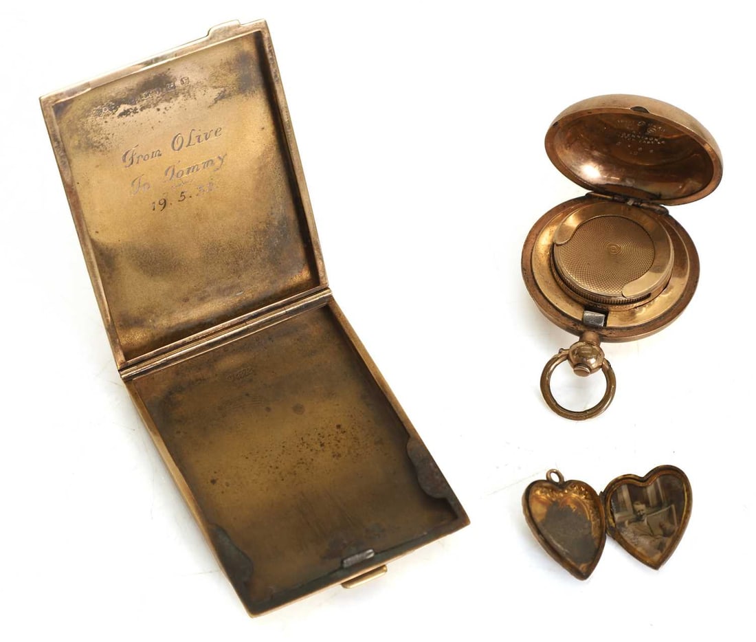 A 9ct gold vesta case, a 9k heart pendant and rolled gold sovereign case, - 2