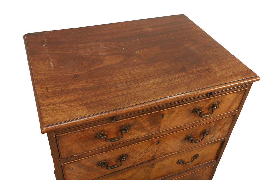 A small George III mahogany chest of drawers, - 2