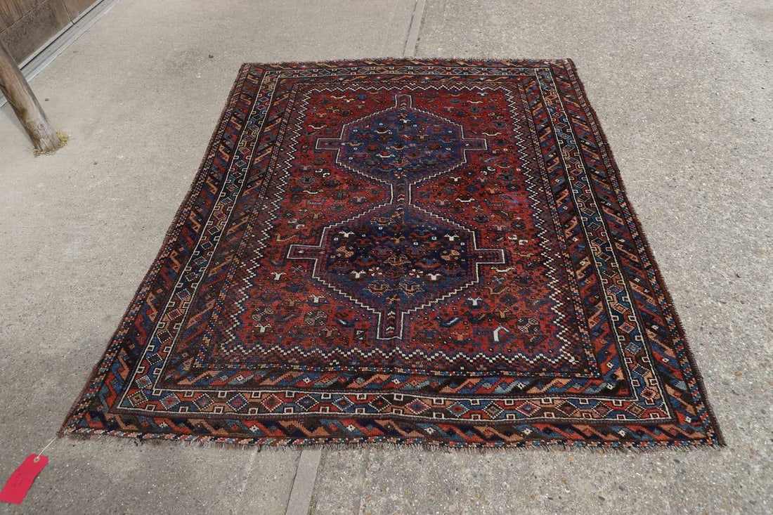 A Shiraz wool rug, 20th century, - 3