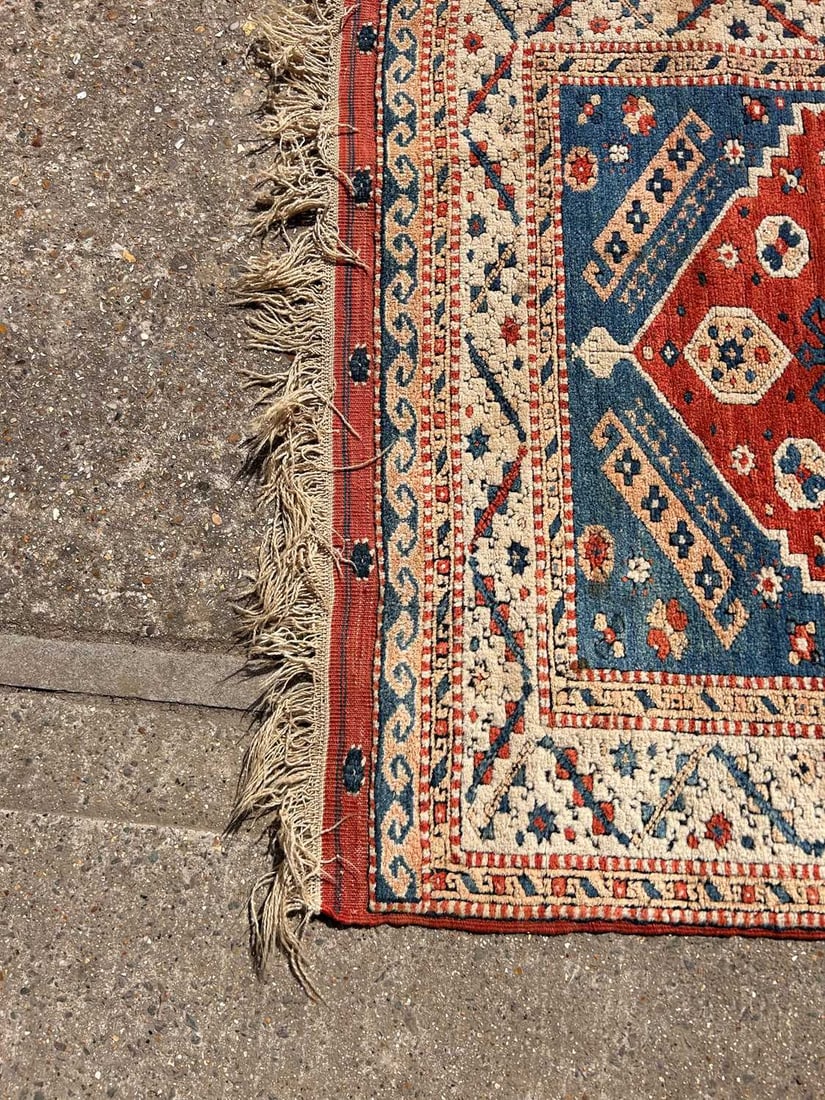 A hand knotted Kazak wool rug, 20th century, - 2