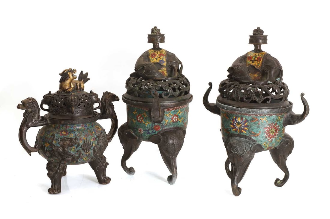 A group of Qing-style cloisonne pieces, 20th century, - 2