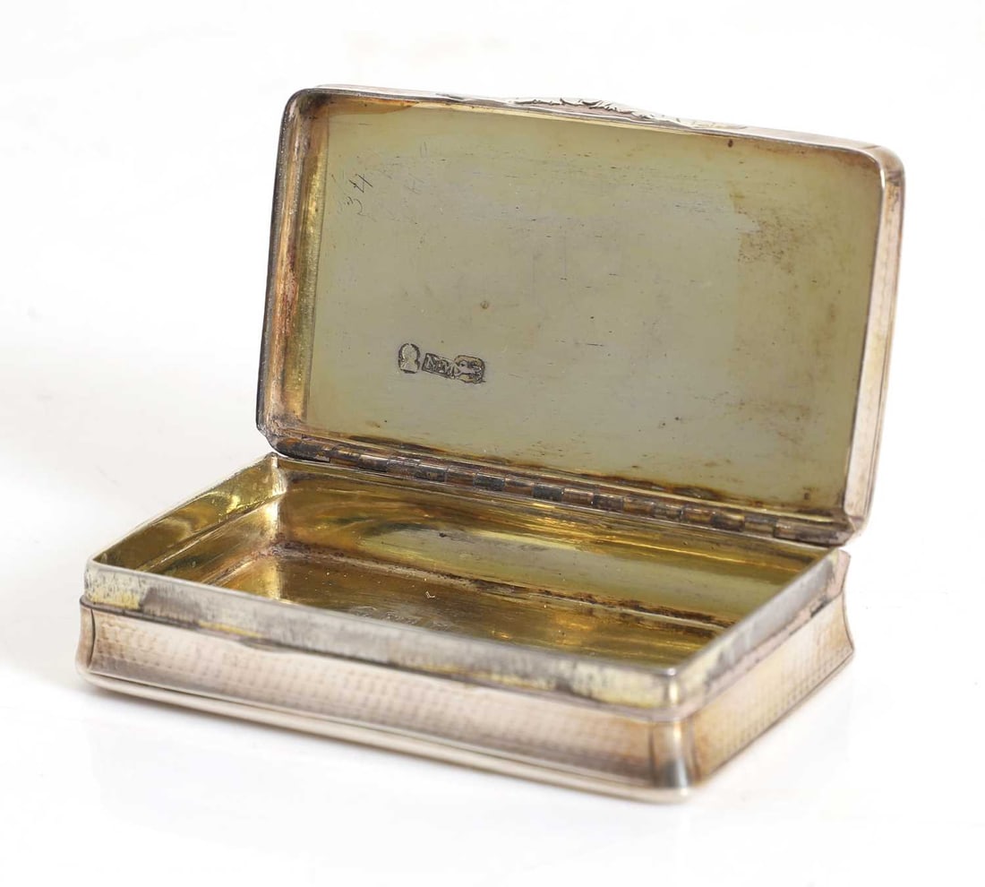 A William IV silver snuff box, by Nathaniel Mills, Birmingham, 1832, - 2