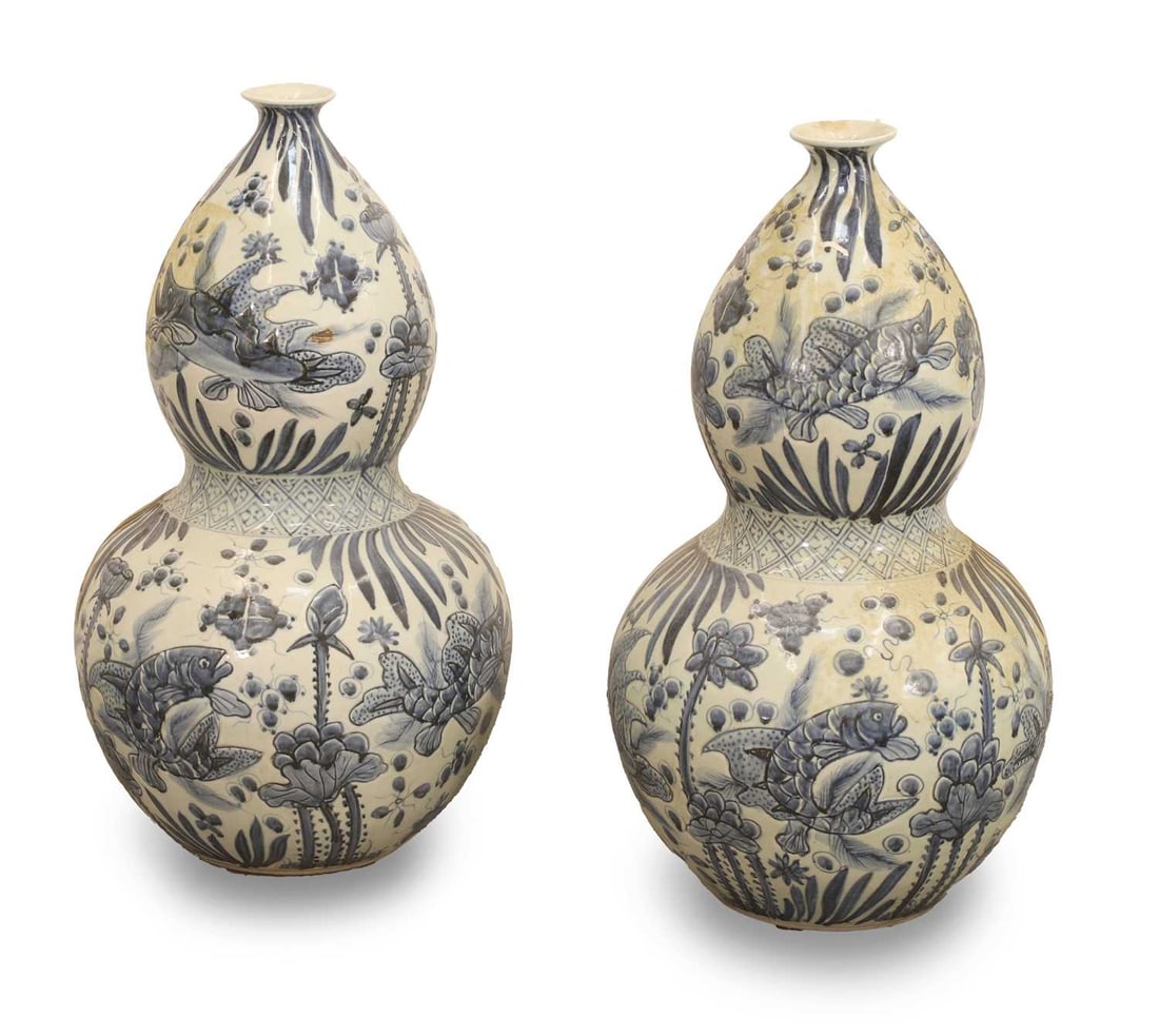 A pair of blue and white porcelain double gourd vases, 20th century, Chinese, - 2