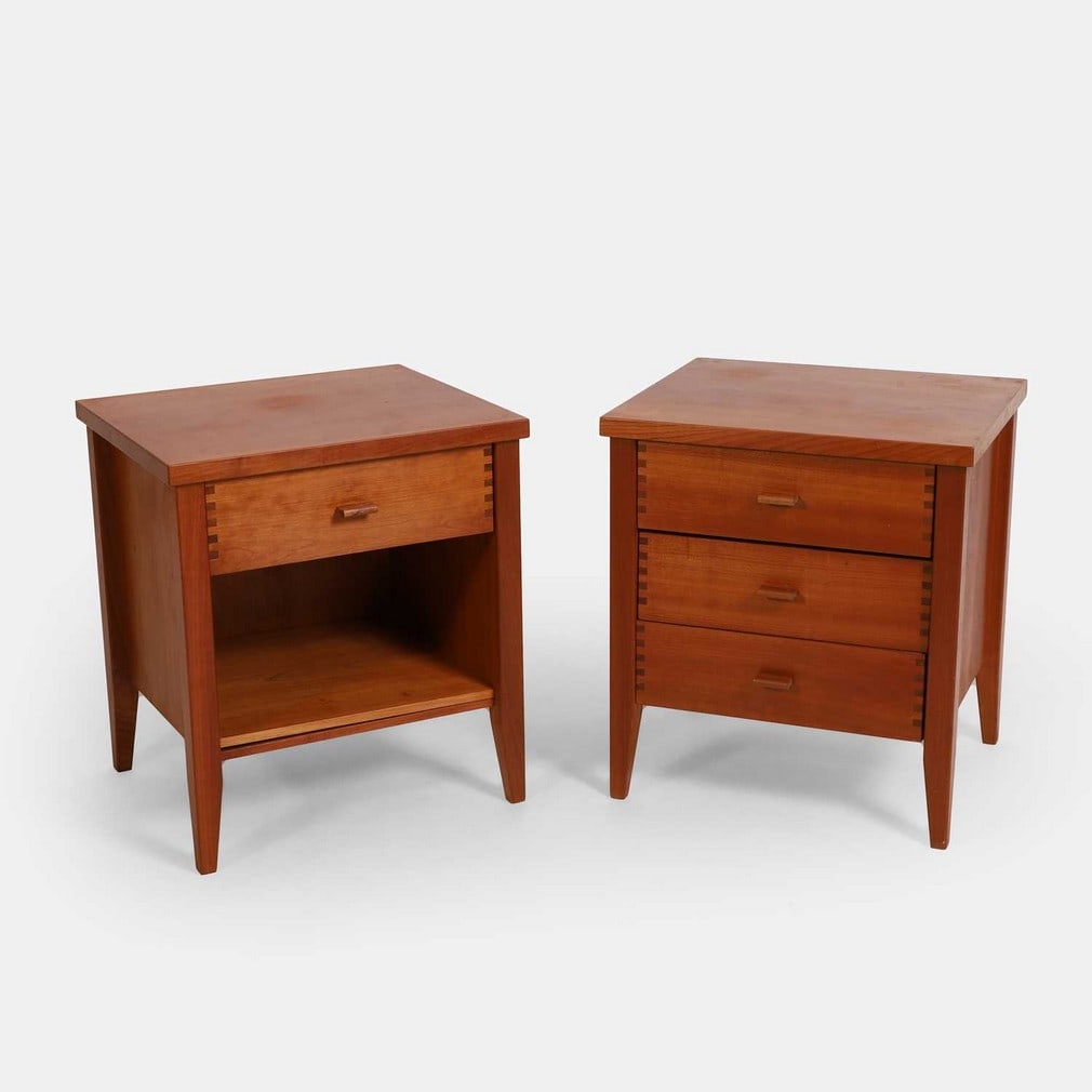 Bernstorffsminde, two bedside cabinets, (1 of 2)