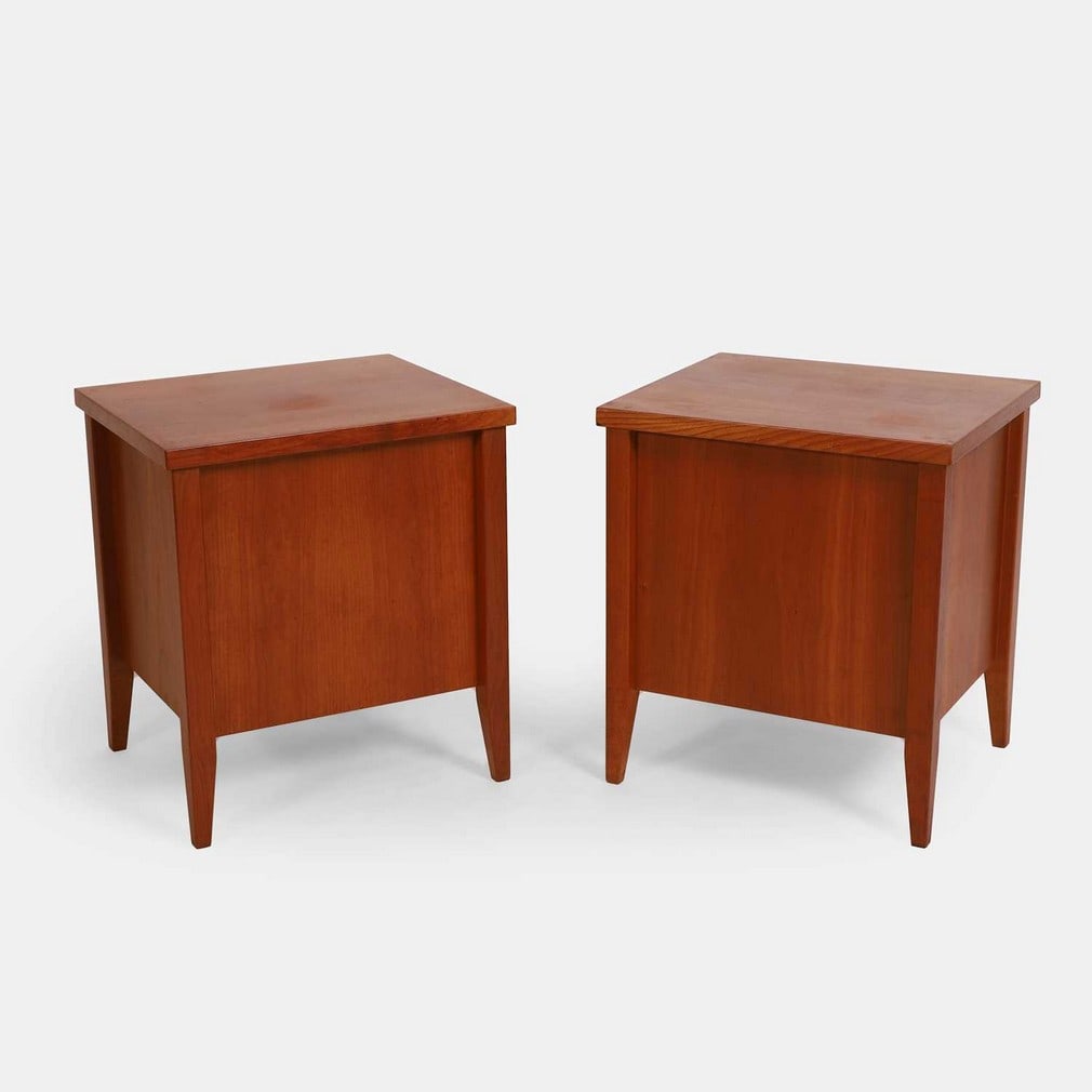 Bernstorffsminde, two bedside cabinets, - 2