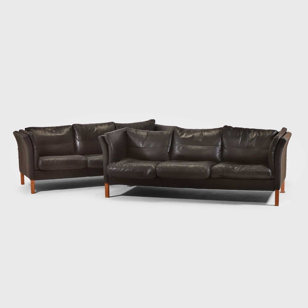Skalma, a pair of three-seater sofas, (1 of 7)