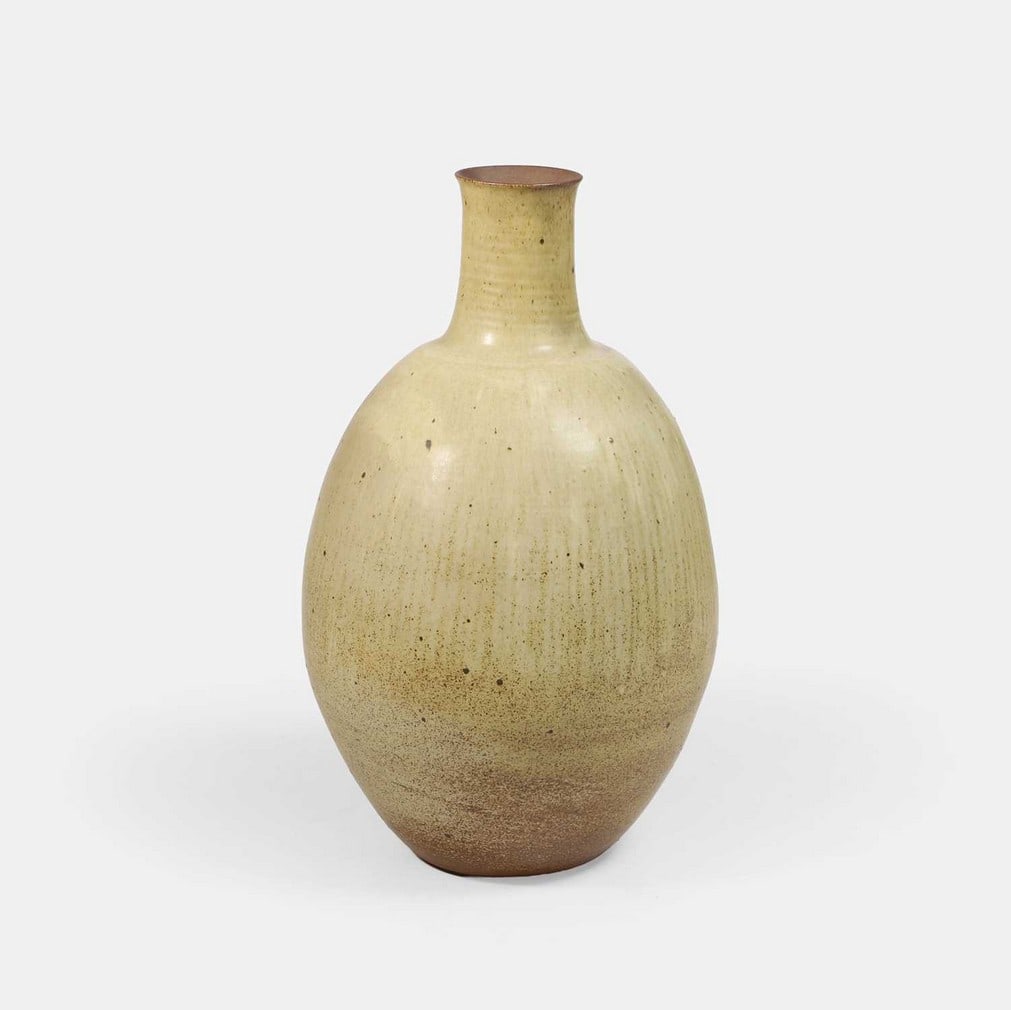 ▲ David Lloyd Jones (British, 1928-1994), a large vase, (1 of 2)