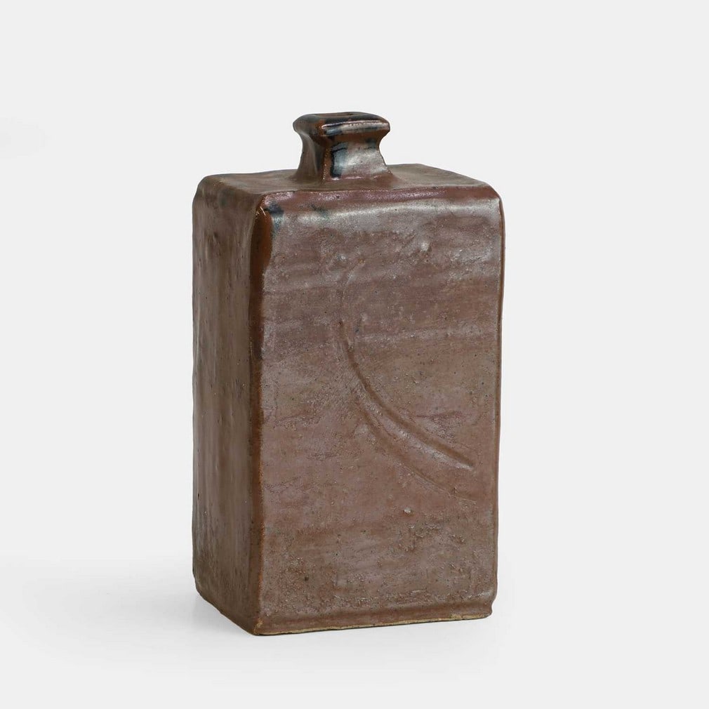 ▲ Attributed to William Marshall (British, 1923-2007), a bottle vase, (1 of 2)