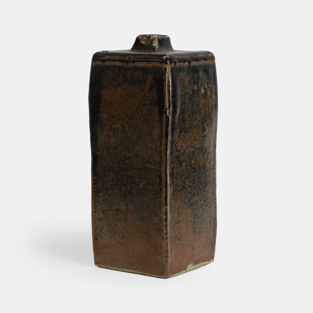 ▲ Attributed to William Marshall (British, 1923-2007), a bottle vase, (1 of 2)