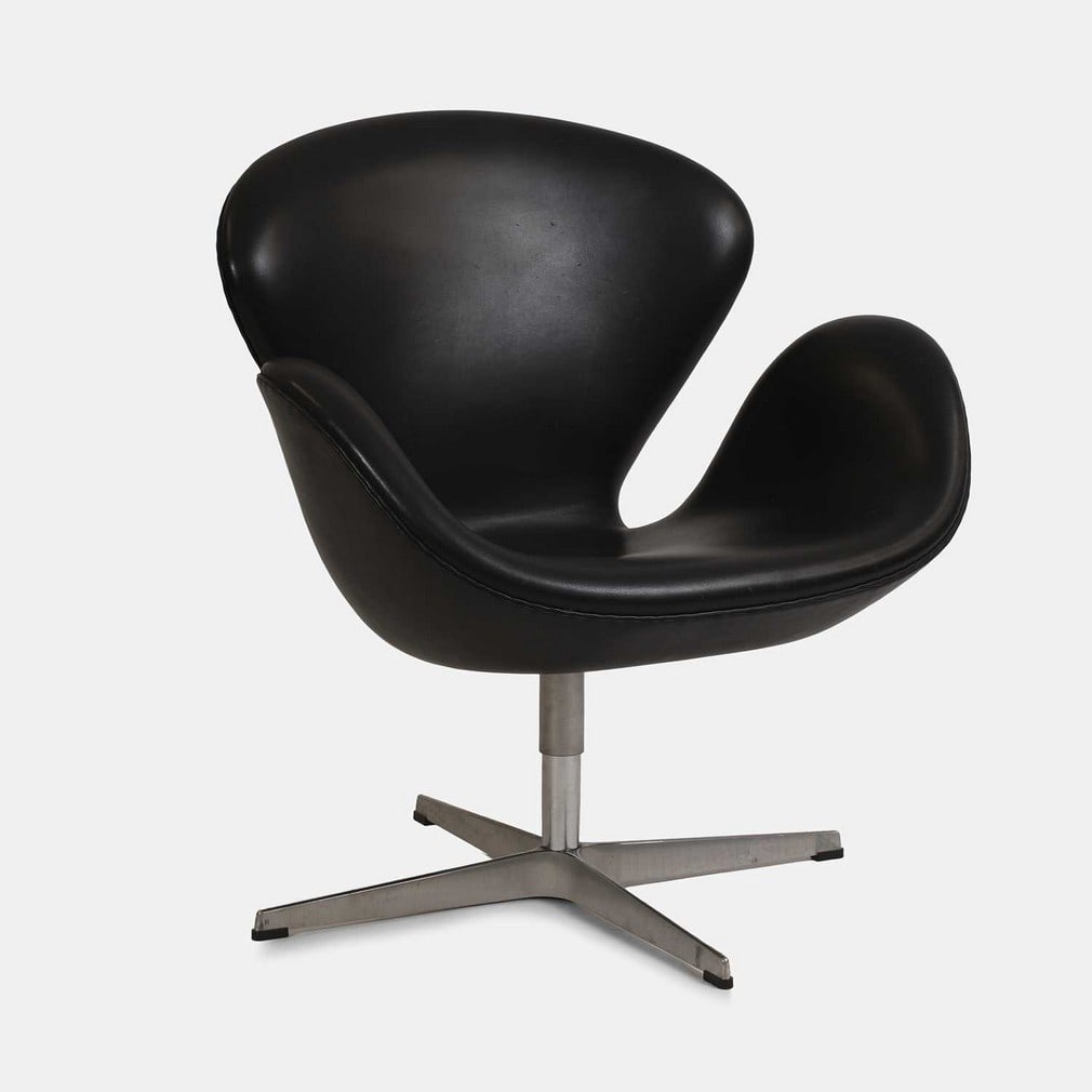 Arne Jacobsen (Danish, 1902-1971) for Fritz Hansen, a 'Swan' chair, (1 of 4)