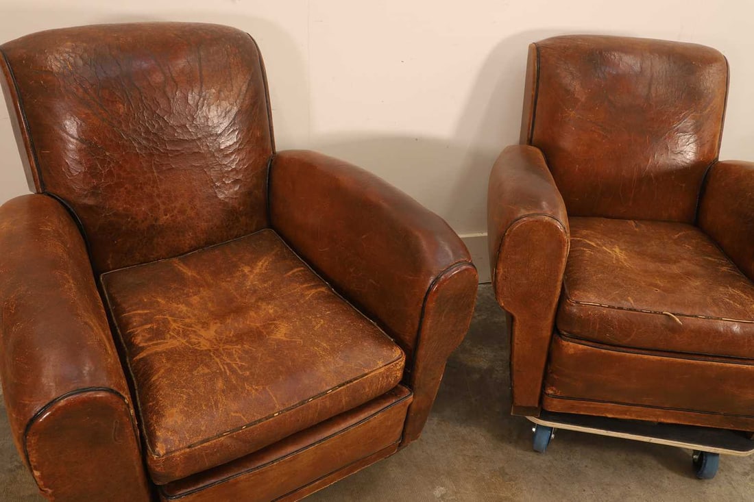 A pair of leather club armchairs, second quarter of the 20th century - 2
