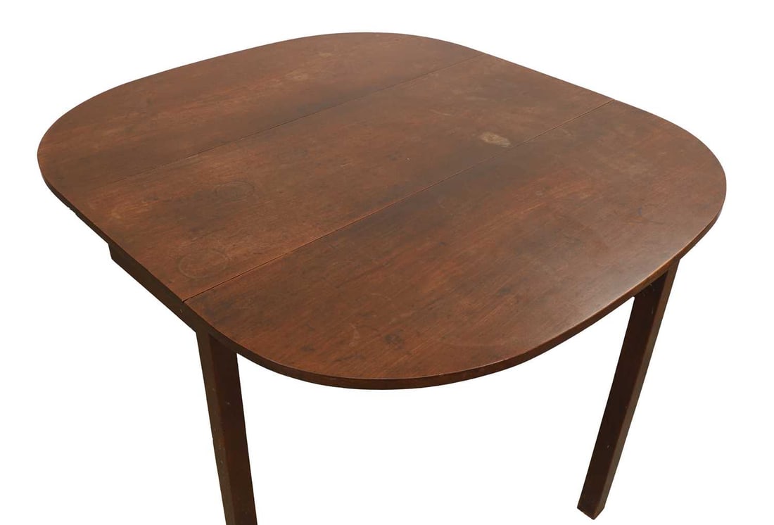 A George III mahogany drop leaf table, third quarter 18th century, - 2