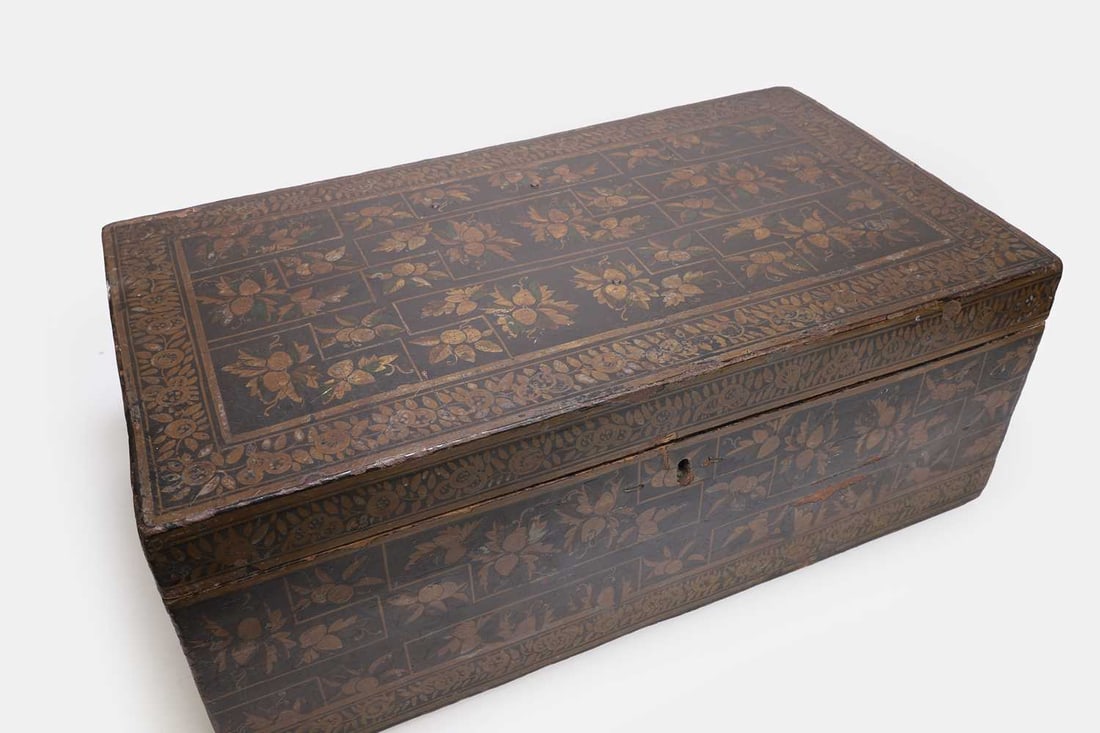 An Anglo-Indian lacquered chest, 19th century, - 3