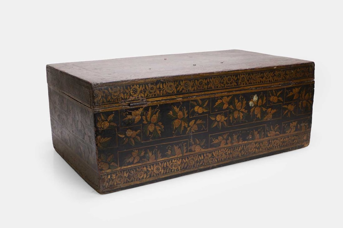 An Anglo-Indian lacquered chest, 19th century, - 4