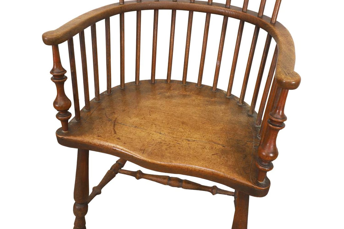 An ash and beech comb-back Windsor chair, 19th century, - 2