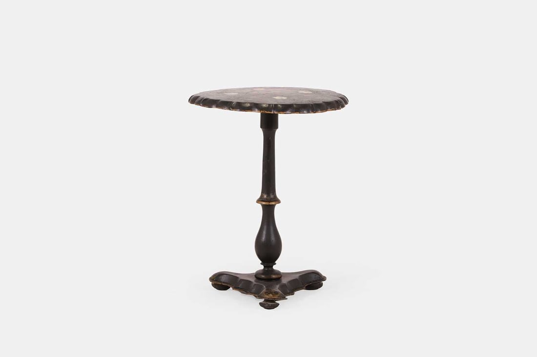 A Victorian papier-mache pedestal table, 19th century, - 3