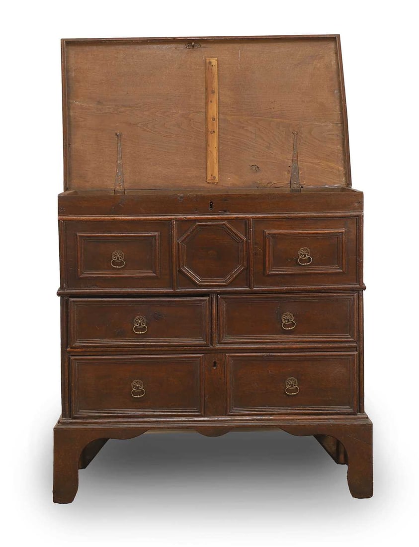 A Charles II oak chest of drawers, late 17th century, - 2