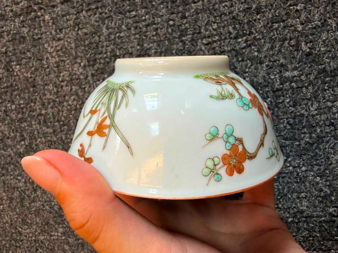 A pair of Chinese enamelled teabowls, - 3