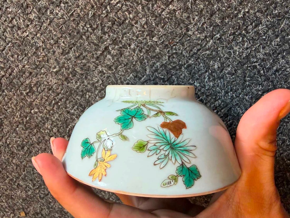 A pair of Chinese enamelled teabowls, - 4