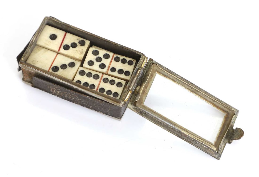 A set of Napoleonic P.O.W. bone dominoes, circa 1800s - 2