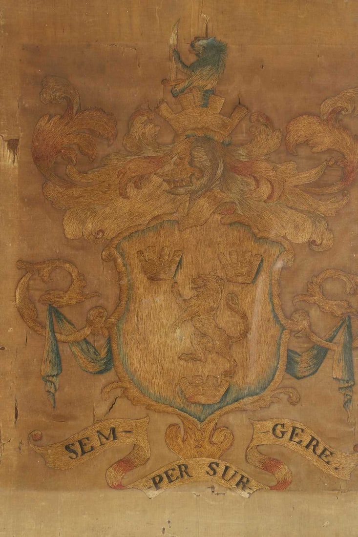 A French Heraldic silk coat of arms, 18th century, - 2