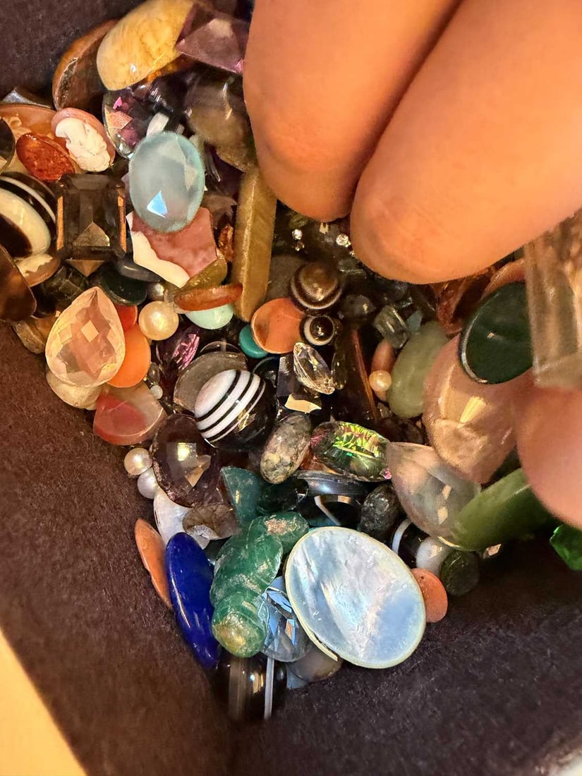 A specimen box of semi precious stones, - 9