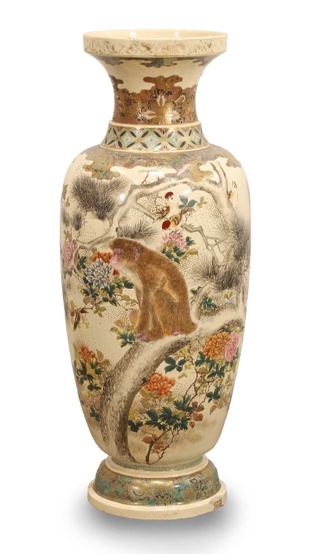 A large Japanese vase, - 2