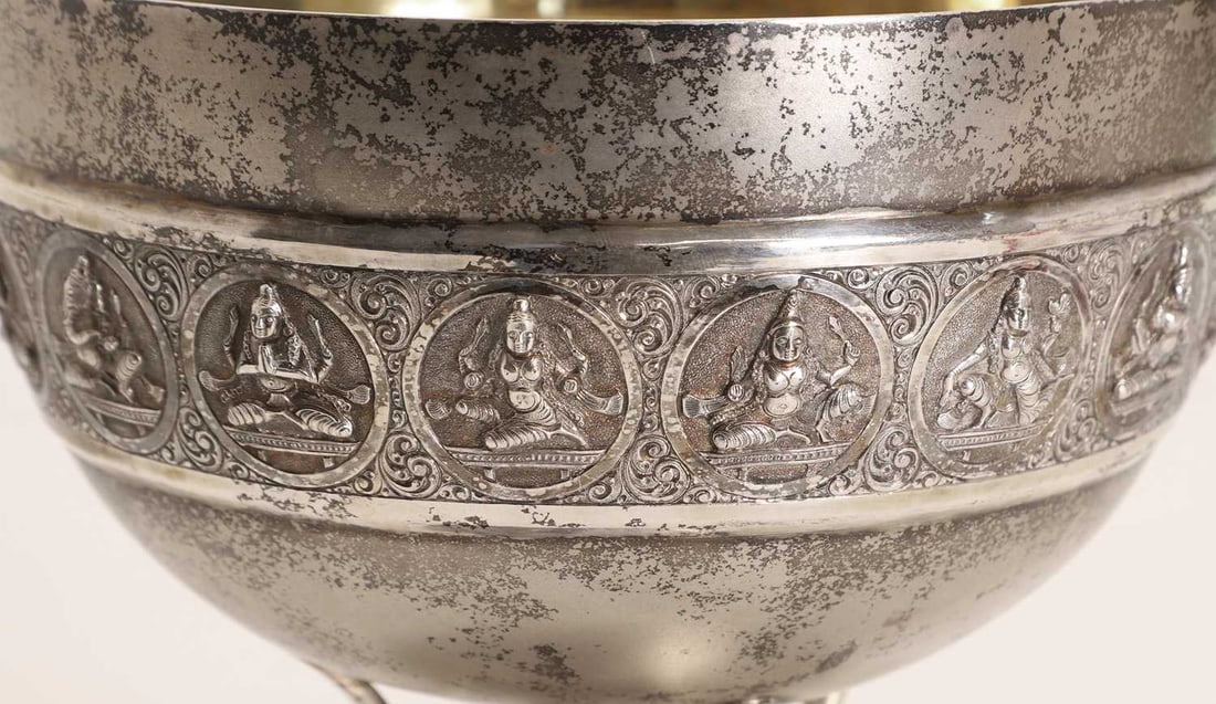 An Indian silver bowl, late 19th century, - 2