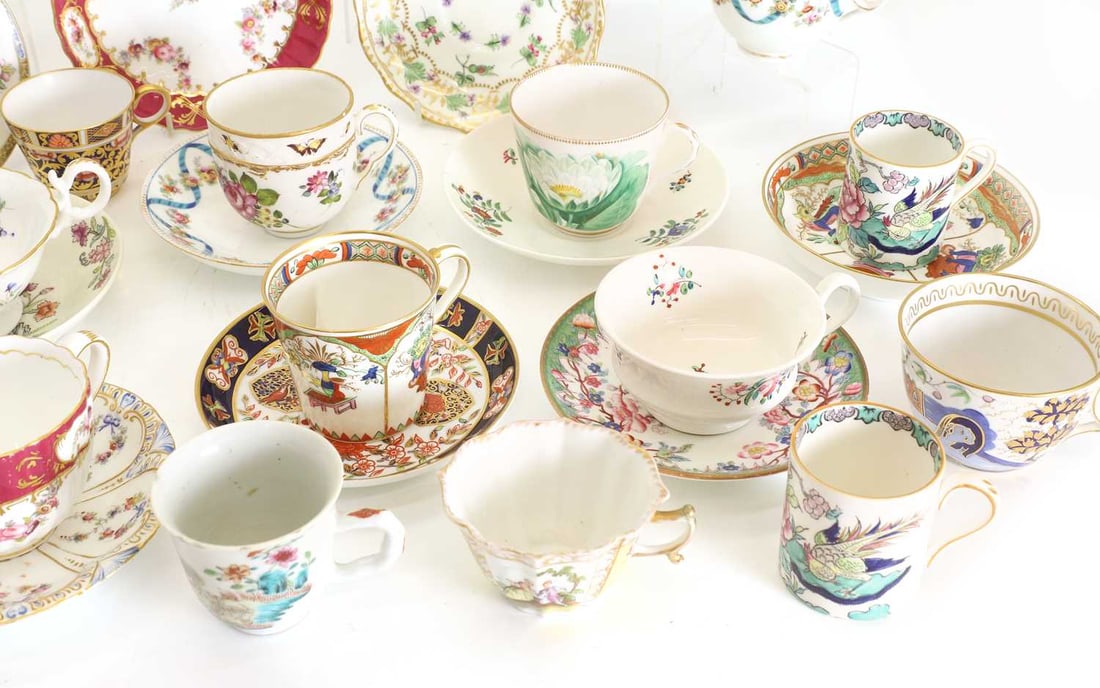 A collection of English and Continental tea cups and saucers, 19th century and later, - 2