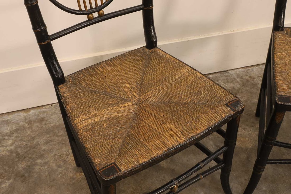 A pair of Regency black and gilt-japanned wooden side chairs, early 19th century, - 2