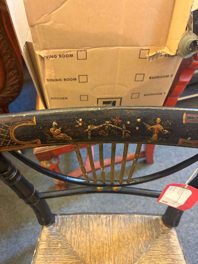 A pair of Regency black and gilt-japanned wooden side chairs, early 19th century, - 4