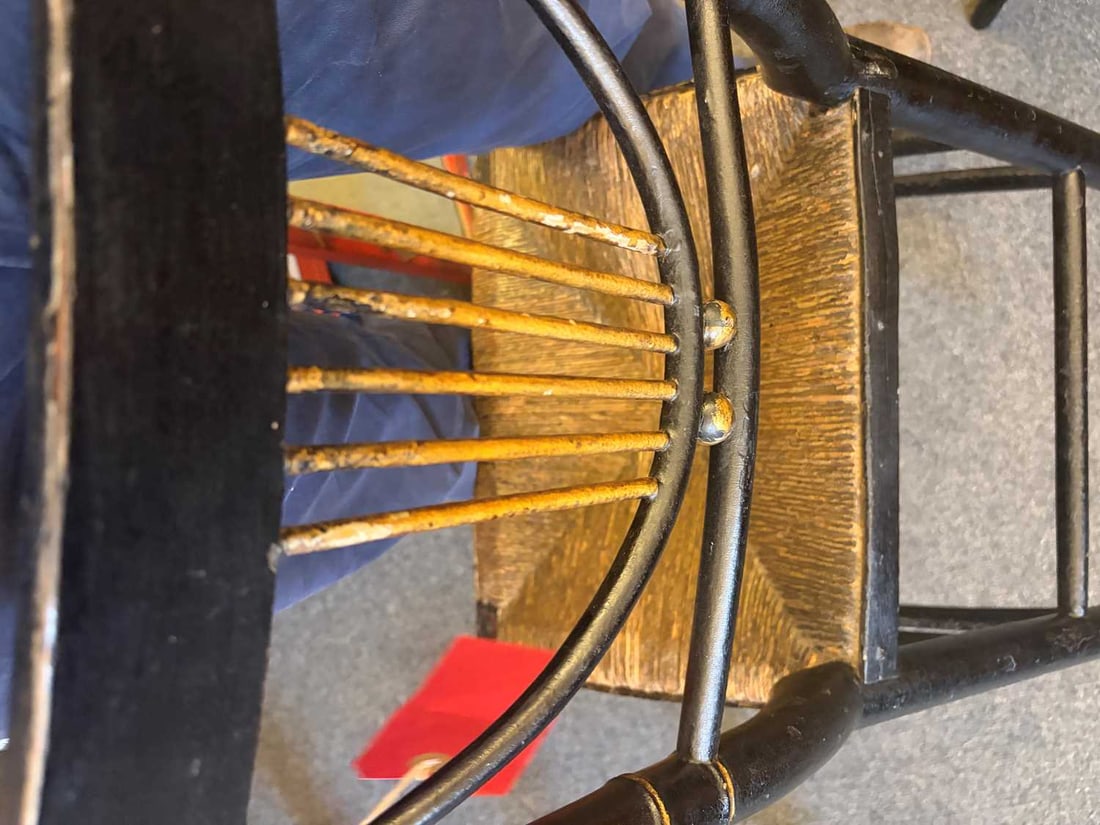 A pair of Regency black and gilt-japanned wooden side chairs, early 19th century, - 9