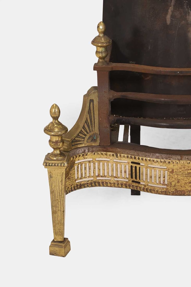A George III-style brass and iron fire grate, late 19th / early 20th century, - 2