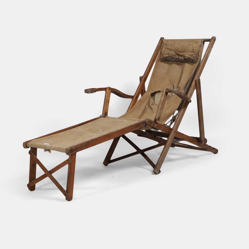 A First World War flying ace's folding deckchair, circa 1915, (1 of 3)