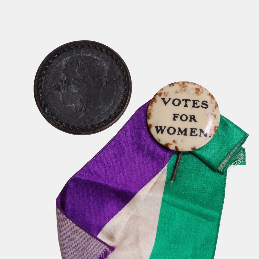 A Woman’s Scottish Social & Political Union commemorative suffragette coin, early 20th: A Woman’s Scottish Social & Political Union commemorative suffragette coin, early 20th century, stamped 'Woman’s Scottish Social & Political Union' and 'WSSPU', together with a 'Votes for 