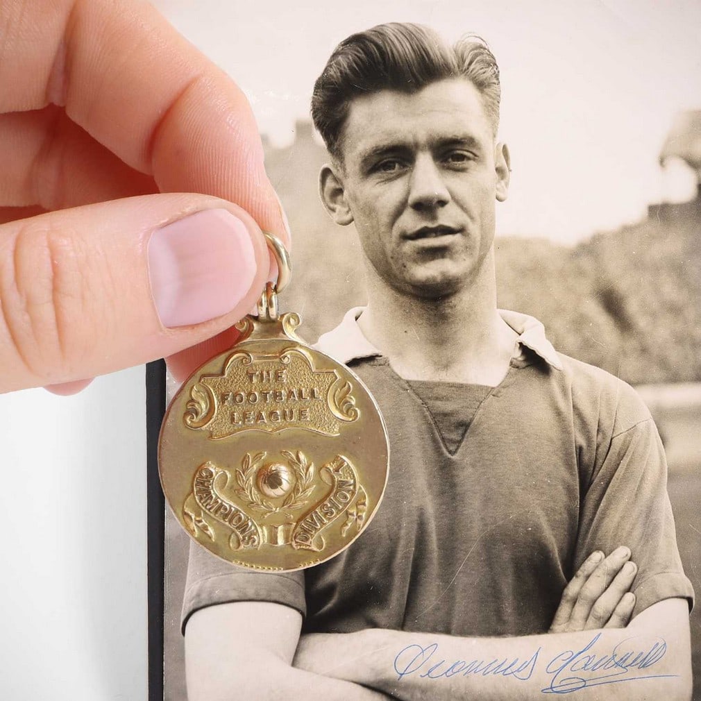 Seamus O'Connell's Chelsea FC league winners' gold medal, 1955,: Seamus O'Connell's Chelsea FC league winners' gold medal, 1955, a 9ct gold football league championship medal won by Seamus O'Connell (1930-2013) playing for Chelsea FC in the 1954-1955 season, revers