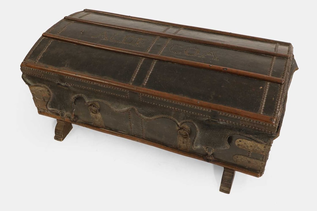 The Aldecoa family leather coach trunk, 19th century, Spanish, - 3