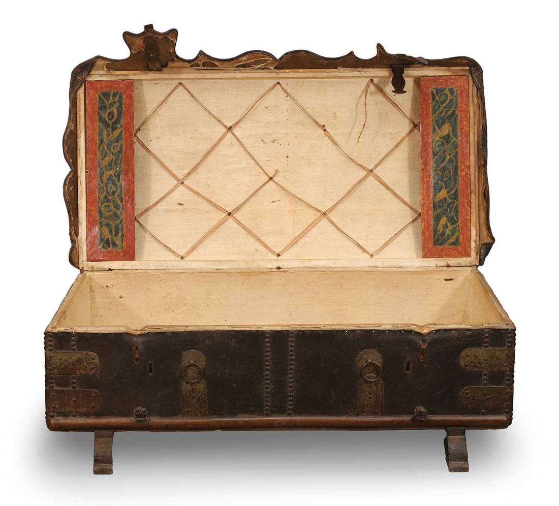 The Aldecoa family leather coach trunk, 19th century, Spanish, - 8