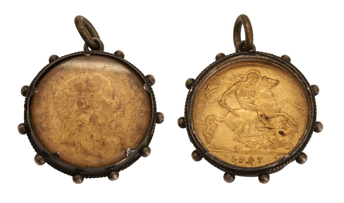 Coins, Great Britain, Edward II (1901-1910): Coins, Great Britain, Edward II (1901-1910) Half Sovereign, 1907, in a white metal pendant mount with loose glass pane for the case