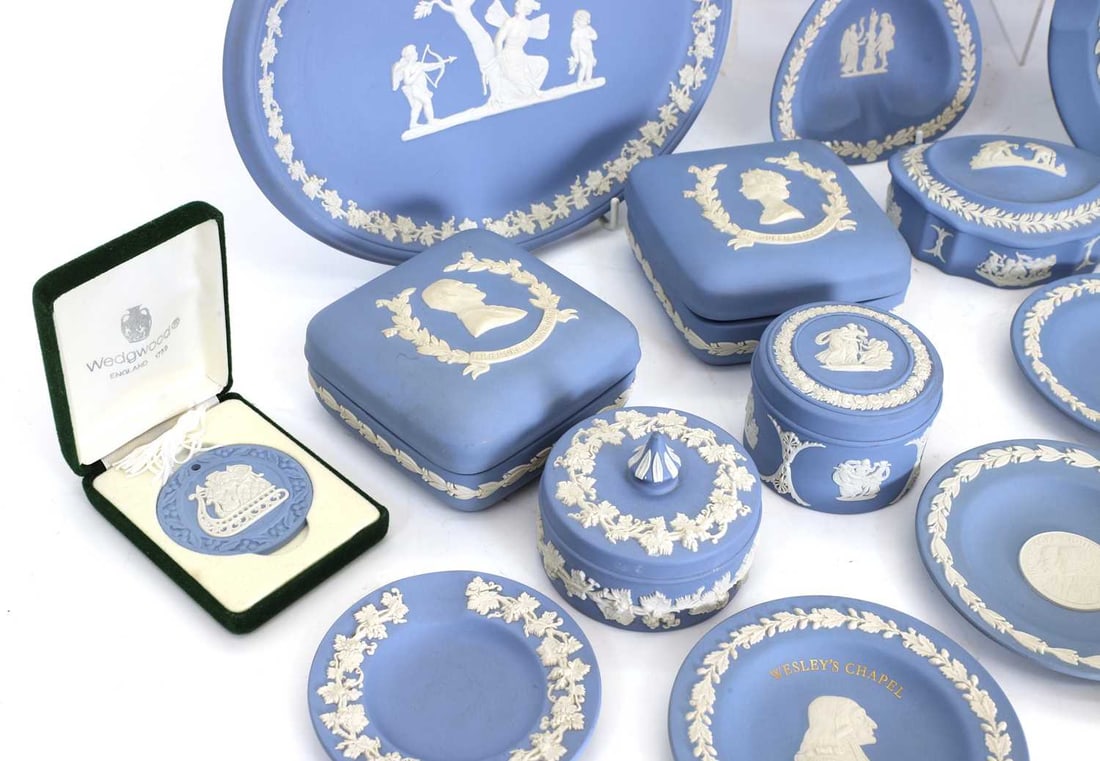 Twenty-five Wedgwood Jasperware items, 20th century, - 3
