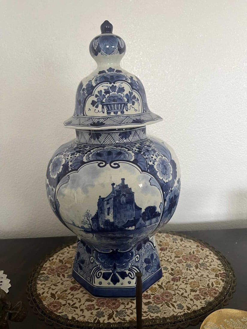 A Delft blue and white jar and cover, 20th century, - 2