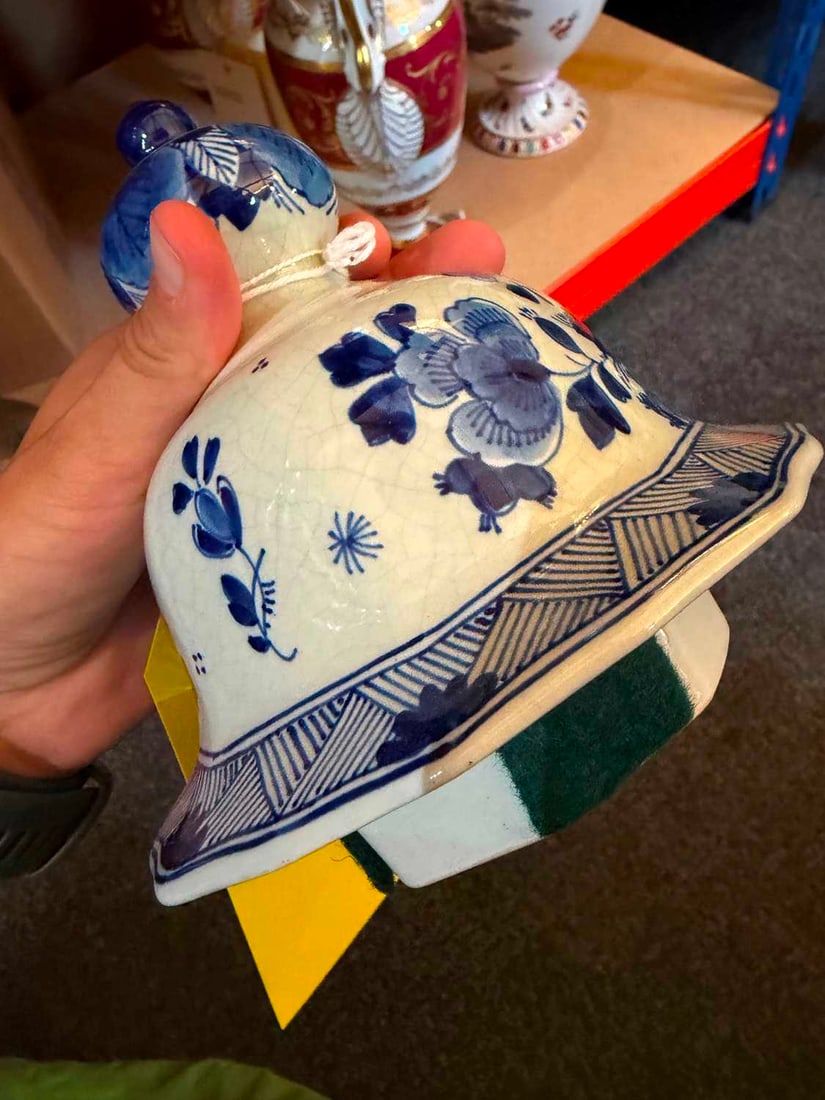 A Delft blue and white jar and cover, 20th century, - 4