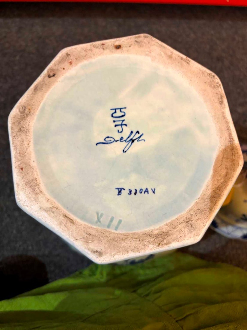 A Delft blue and white jar and cover, 20th century, - 7