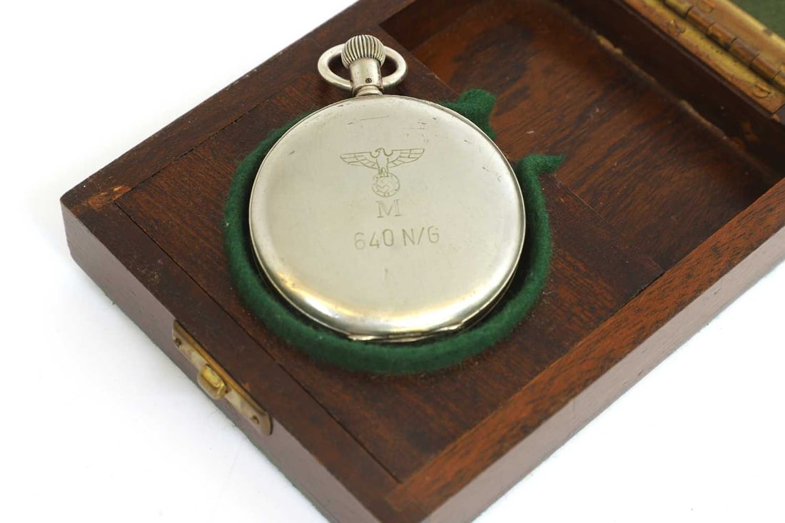 A German Kriegsmarine pocket stopwatch, 1940s, - 2