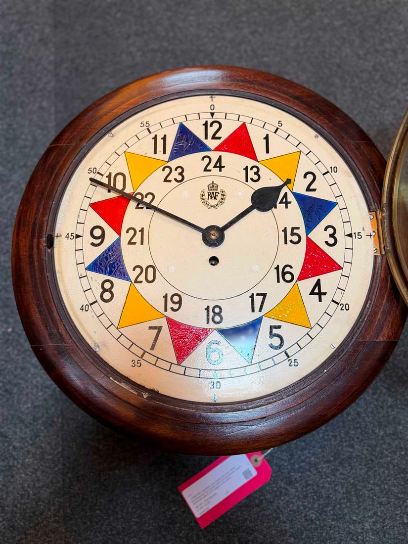 A WWII RAF operations room sector wall clock, 1940s, - 4