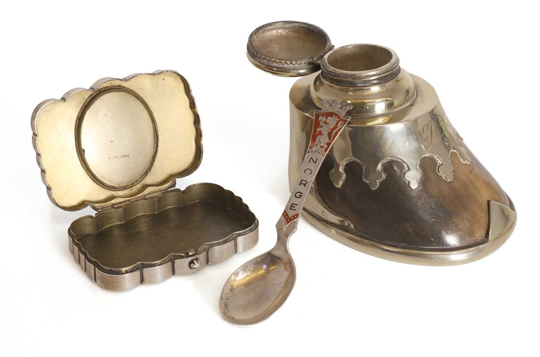 A silver snuff box with an inlaid portrait, - 2